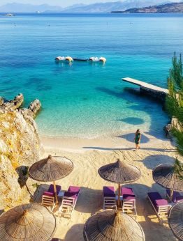 Саранда:тюркоазено море и йонийски чар