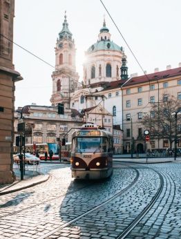 Прага е златна и през пролетта 